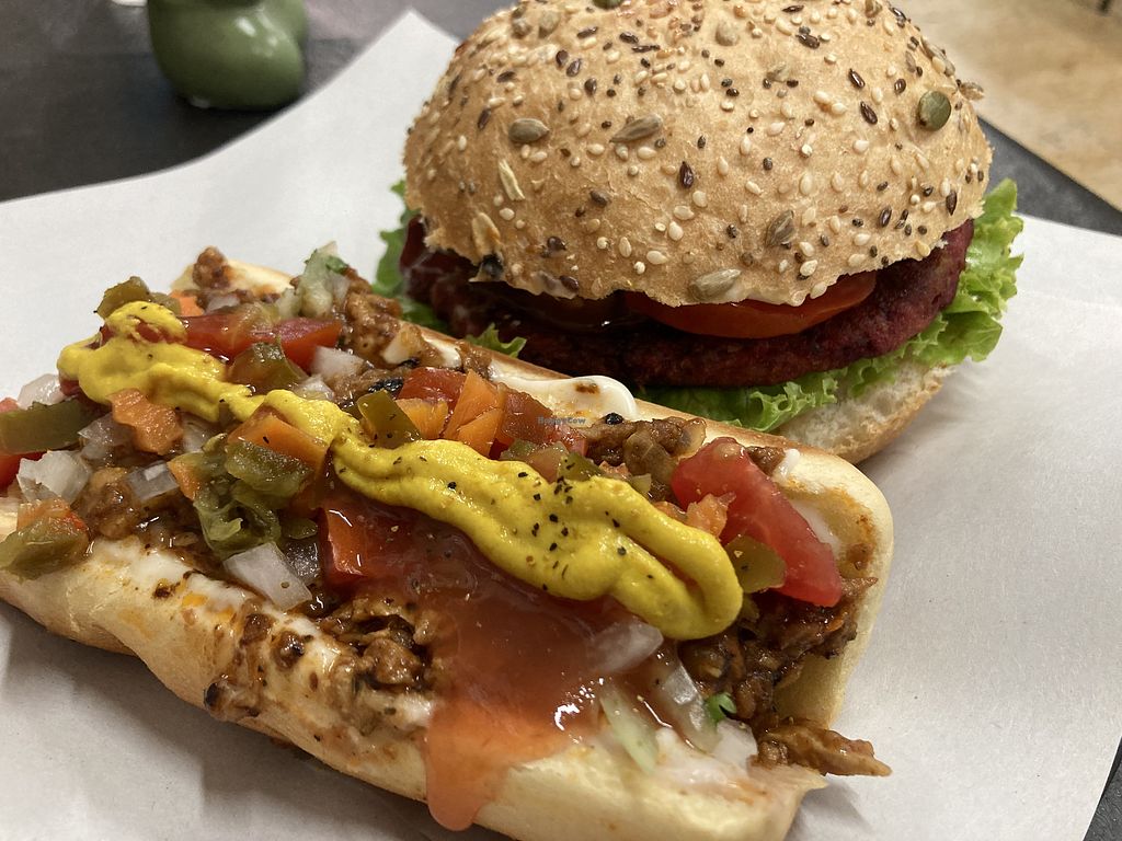 hot dog and burger at viko in mexico city