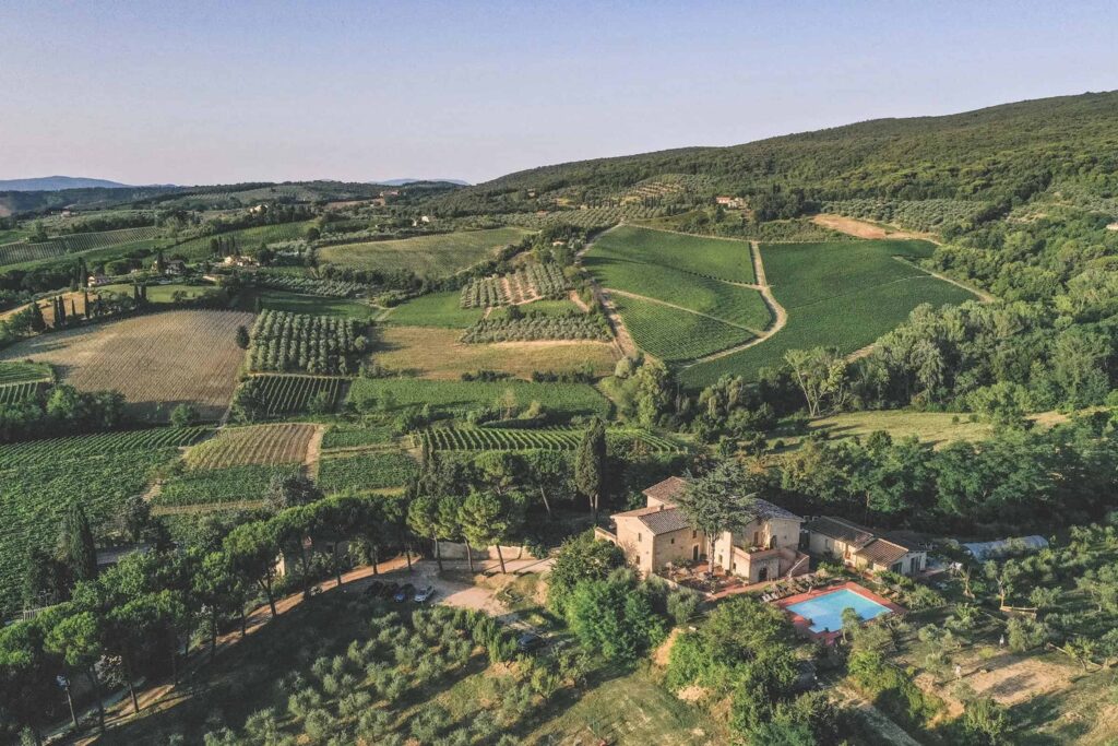 Vegan Agrivilla i Pini surrounded by Tuscan vineyards and rolling green hills